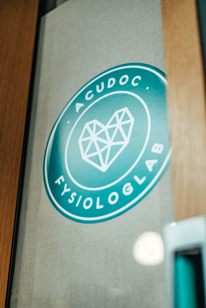 Acudoc Fysiologlabs logotyp på kliniken